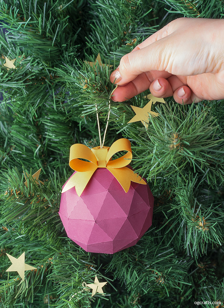 paper polygonal ball Christmas tree